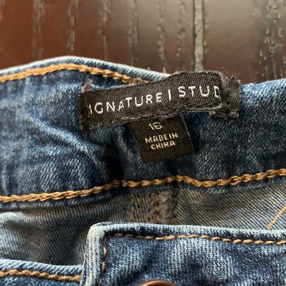 Signature Studio Jeans, Size 16 NWOT - Picture 4 of 11